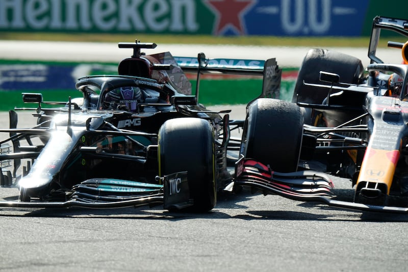 Il terribile incidente tra Hamilton e Verstappen al Gp di Monza 8