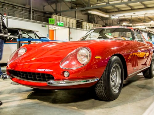 Nove milioni di euro per 8 supercar, la Ferrari 275 GTB /6C Alloy regina dell'asta RM Sotheby's
