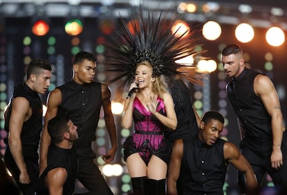 Kylie Minogue sexy in vista del Natale 15