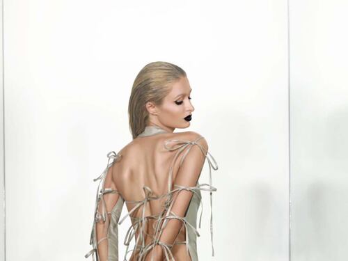 Paris Hilton, posteriore nudo coi fiocchi