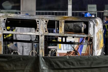 Bus in fiamme in Svizzera: le immagini 1