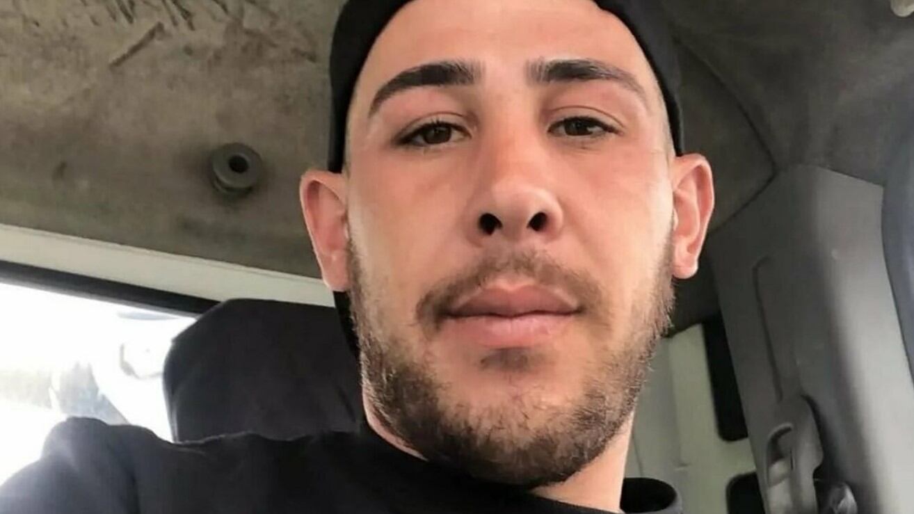Giovane muore in un incidente d'auto. Fuggito l'amico senza patente