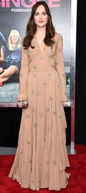 Dakota Johnson, la sexy protagonista di 50 Sfumature 13