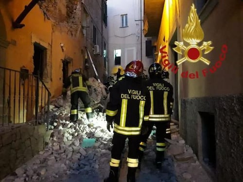 Esplosione nel centro storico di Marino: crolla una palazzina