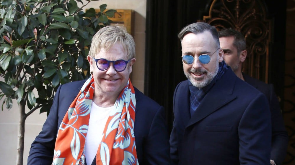 Elton John fa pace con la madre purché resti fuori dalla sua vita