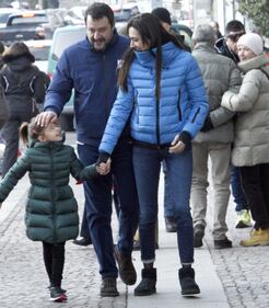 Matteo Salvini ha festeggiato il nuovo anno tra selfie, figlia e fidanzata 7