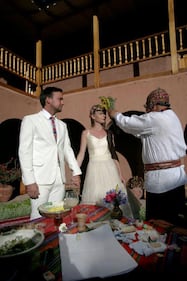 57 matrimoni (per ora) per una coppia inglese 16