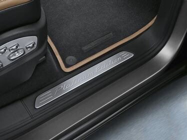 Porsche Cayenne Platinum Edition 2