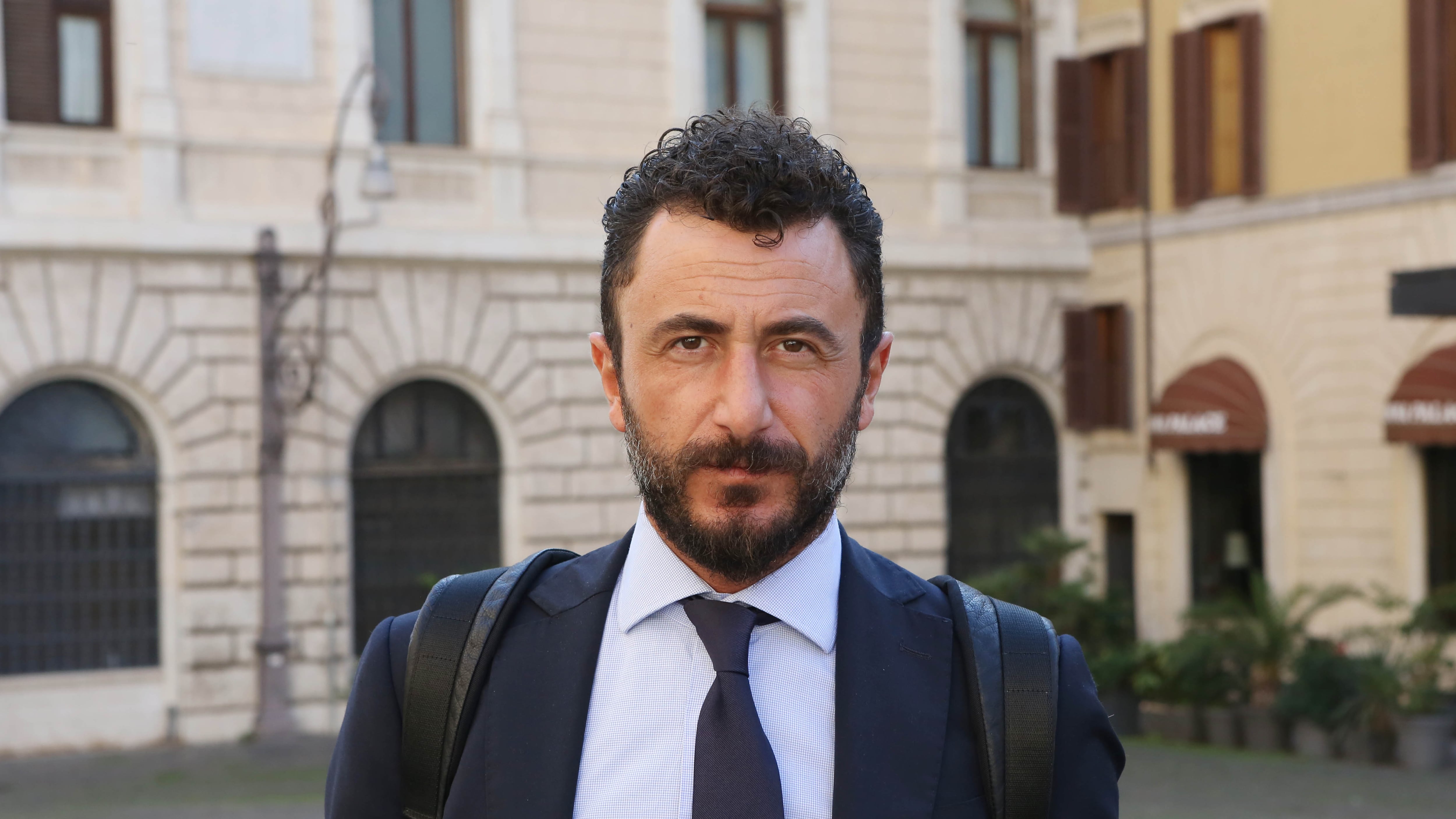 "Almeno in 3 hanno toccato la pistola di Pozzolo": la relazione dei Ris