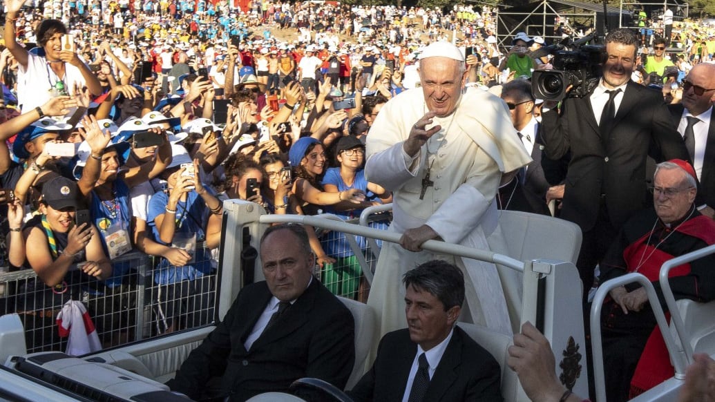 Cosa ci insegnano 70mila giovani in coda per il Papa