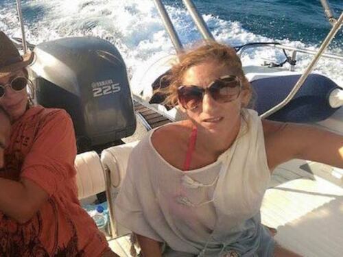 Migranti, la donna nella foto: "Io eroina? Affogava, l'ho solo salvato"