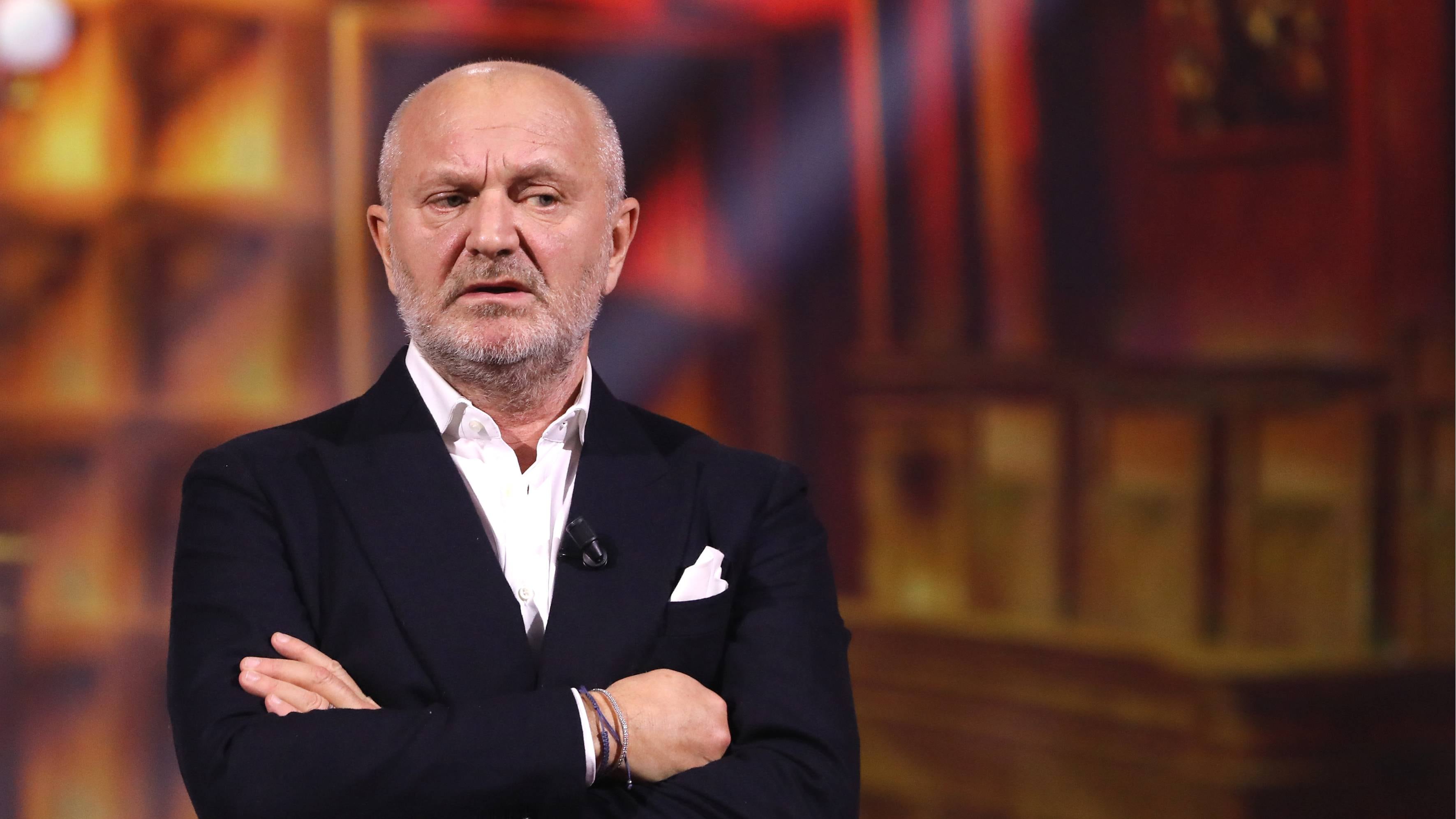 Anche le coop mollano Pucci. Il centrodestra: "Basta bavagli"