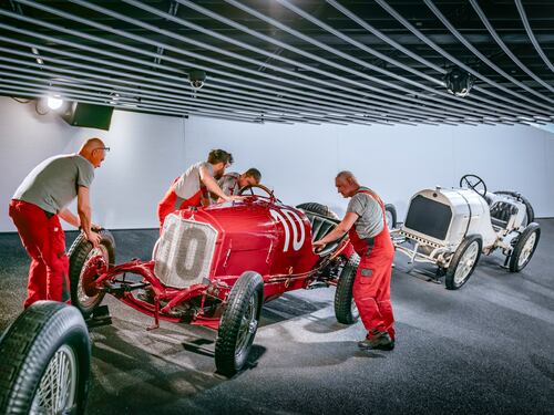 Torna agli antichi splendori la “rossa” di Mercedes vincitrice alla Targa Florio