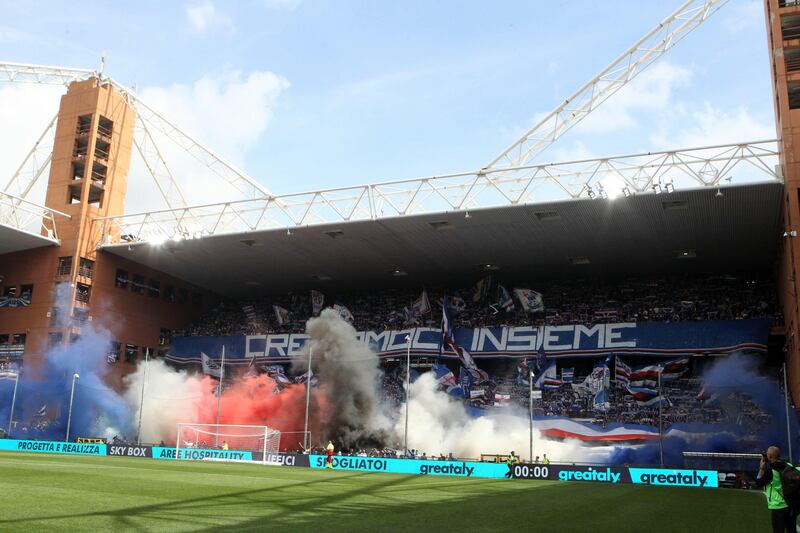 Il tributo da brividi a Eriksson: la standing ovation e gli striscioni per l'ex mister blucerchiato 10