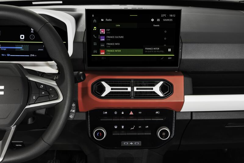 Dacia Spring 2024: guarda tutte le foto di interni ed esterni 8