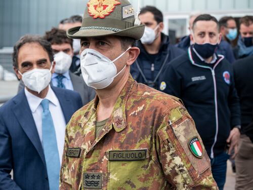 Un decreto per i sanitari No Vax. In arrivo altre 2,8 milioni di dosi