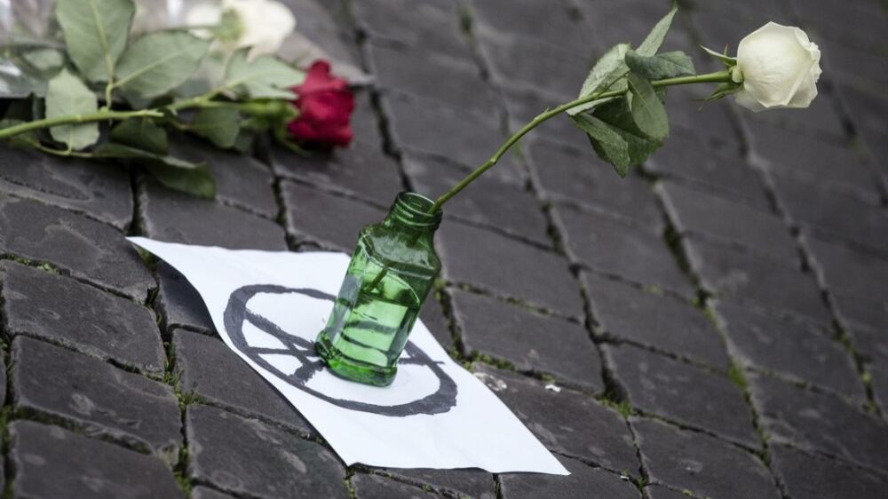 Attacco di Parigi, a mezzogiorno un minuto di silenzio anche in Italia