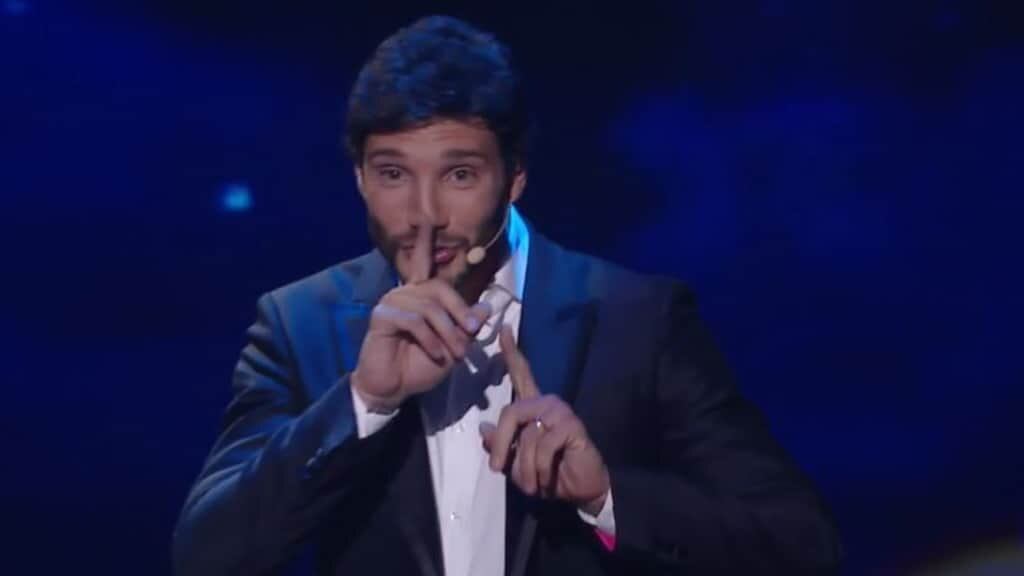 Domenica In, Mara Venier nota la fede al dito di De Martino