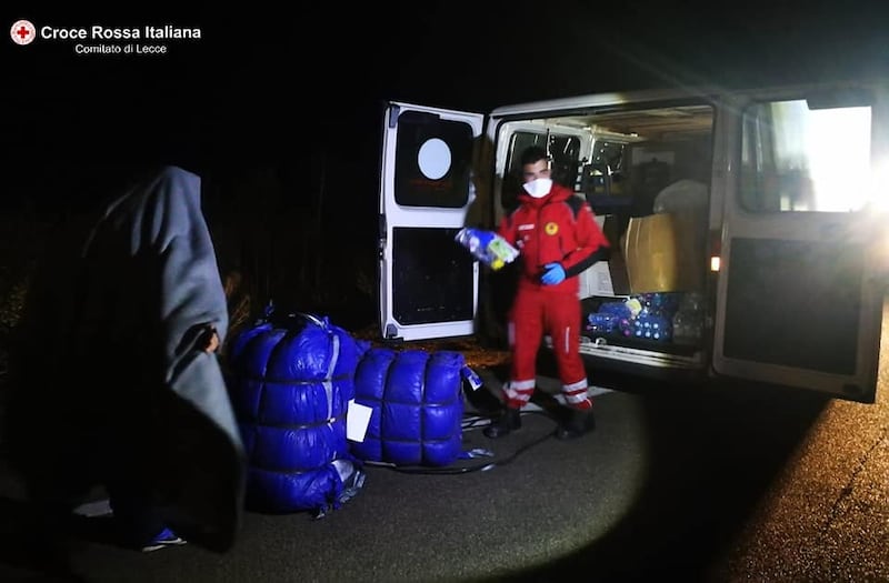 Lecce, i migranti appena soccorsi dalla croce rossa 2