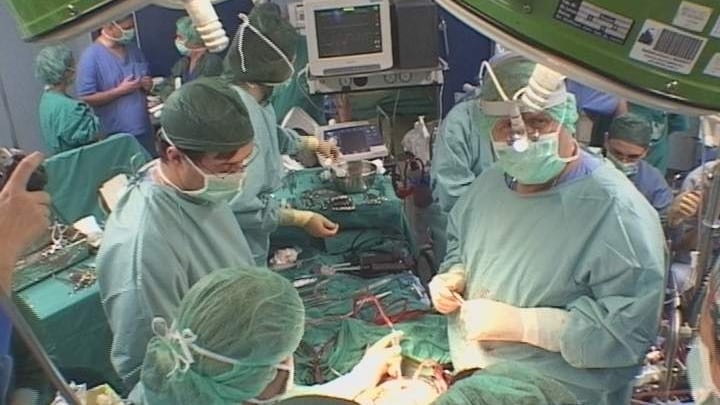 Tumori, in Italia l'intervento rivoluzionario: sciolto il cancro in 10 minuti