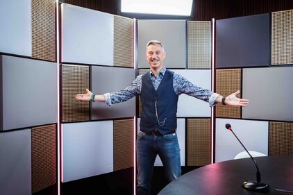 Gabriele Corsi nello studio di "Deal With it - Stai al gioco” 14