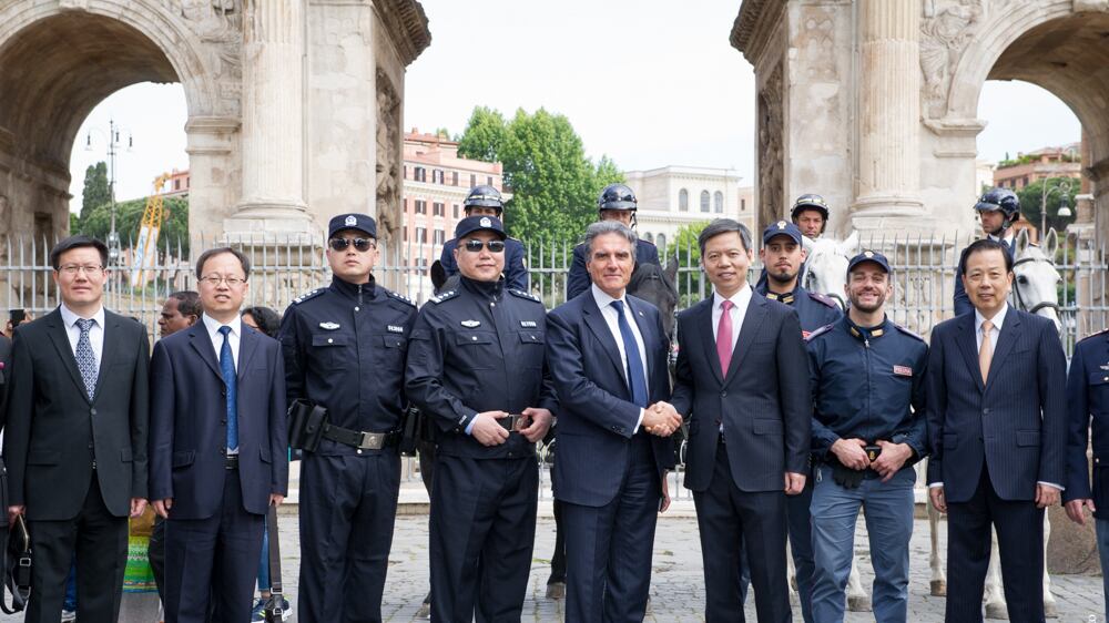 Se anche la Polizia in Italia è cinese