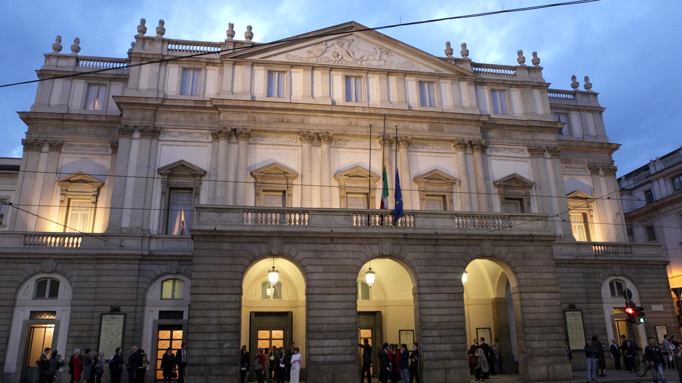 Milano, amianto Scala: nei guai quattro sindaci