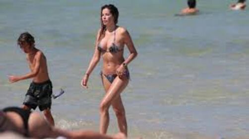 Aida Yespica hot in versione natalizia 4