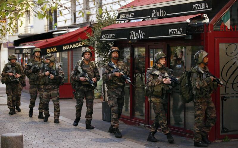 Parigi, blitz delle forze armate  9