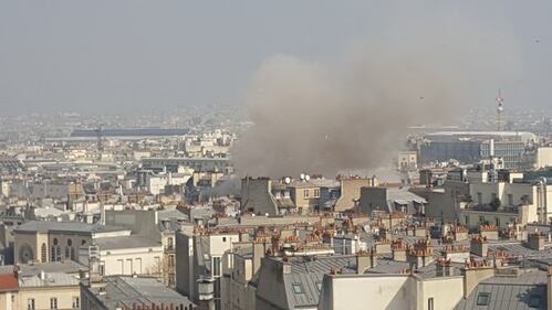 La violenta esplosione nel centro di Parigi  1