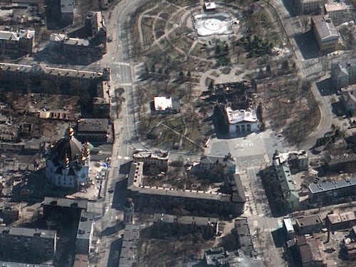 A Mariupol bombe sui rifugi dei civili. E chi sopravvive viene deportato