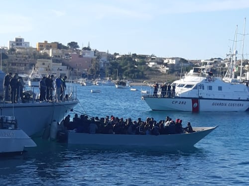 Sbarchi no stop: altri 2mila migranti sulle nostre coste