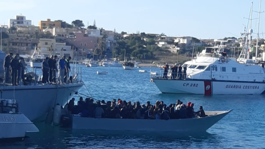 Sbarchi no stop: altri 2mila migranti sulle nostre coste