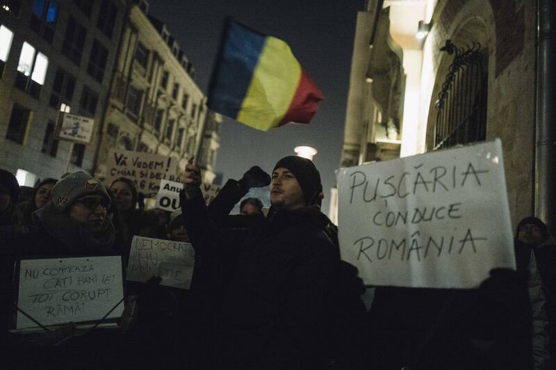 Romeni in piazza contro la corruzione 10