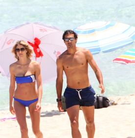 Elena Santarelli sexy in spiaggia 38