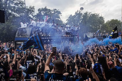 Milano si colora di nerazzurro: le immagini più bella della festa dell'Inter 9