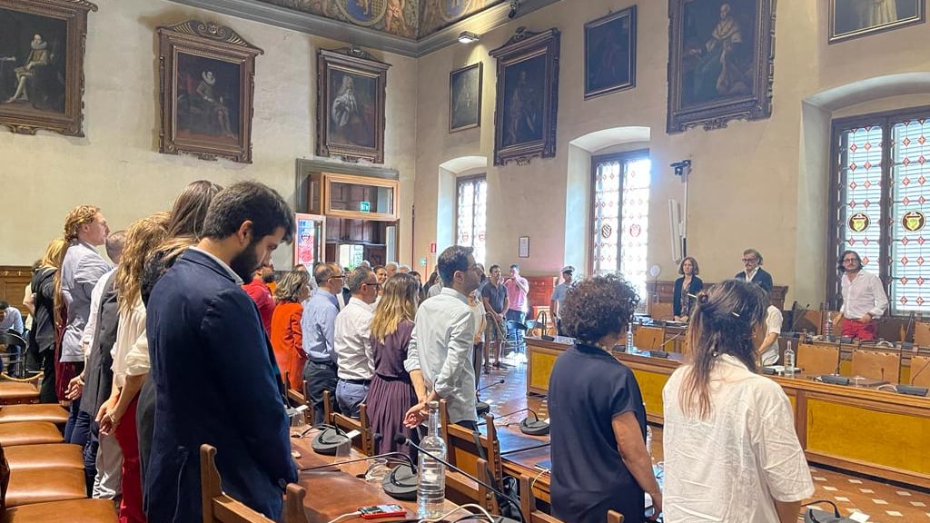 "Sindaca" e "assessora" nello statuto comunale. Il centrodestra: "Sono priorità?"