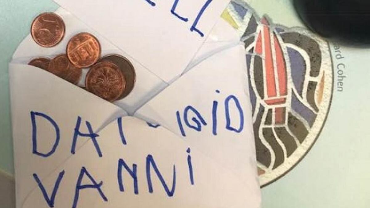 Il bambino e la ricerca: "I miei risparmi al medico che ha salvato mamma"