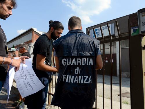 La legge della Comasina. Così i Flachi gestivano fumo, coca e kalashnikov