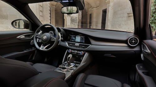 Alfa Romeo Tributo Italiano, guarda le foto della nuova gamma  8