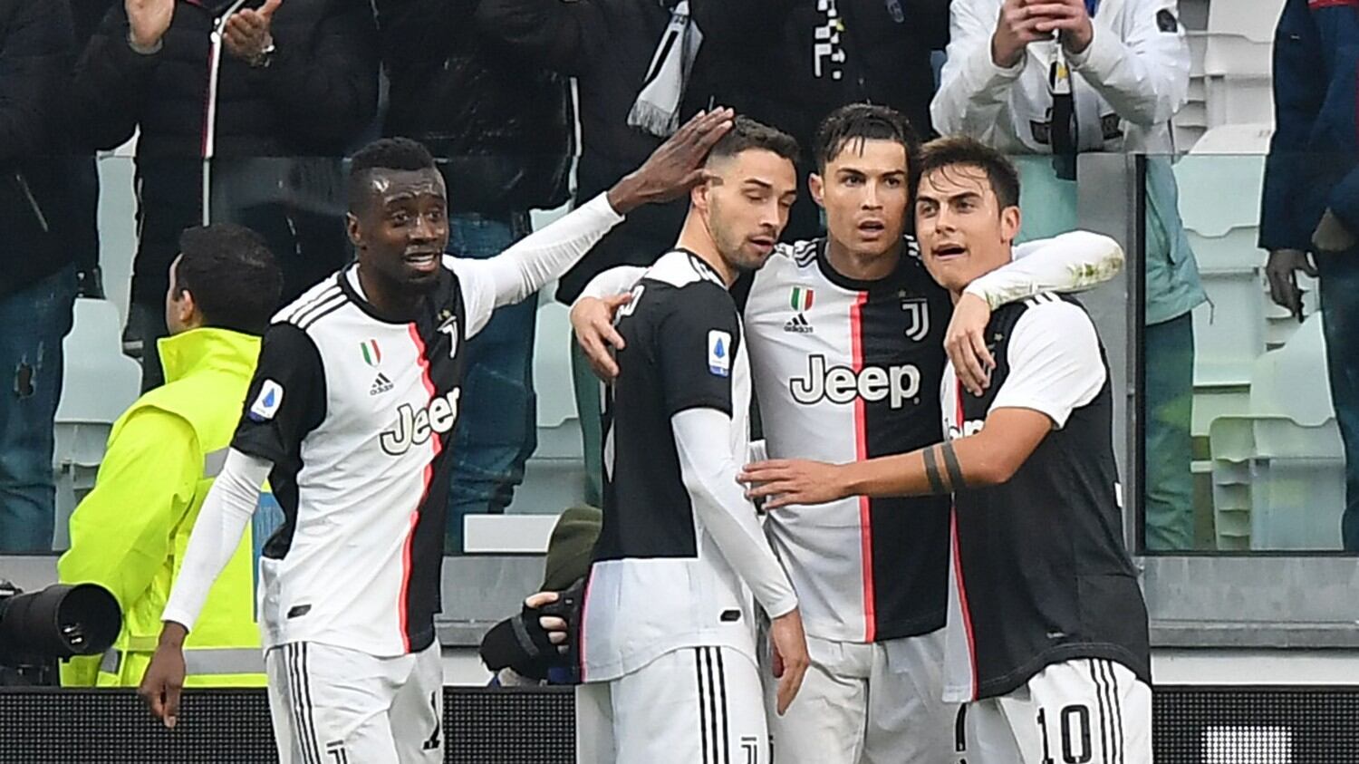 Serie A, la Juventus vince 3-1 e si riprende la vetta. Milan 0-0 contro il Sassuolo