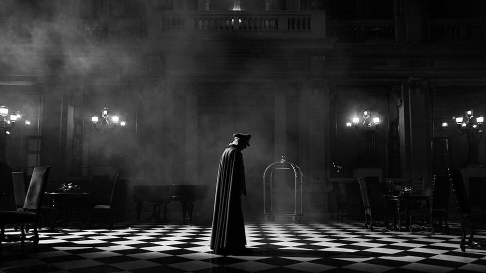 Venezia80: “El Conde”, il Pinochet-vampiro di Larraìn non morde