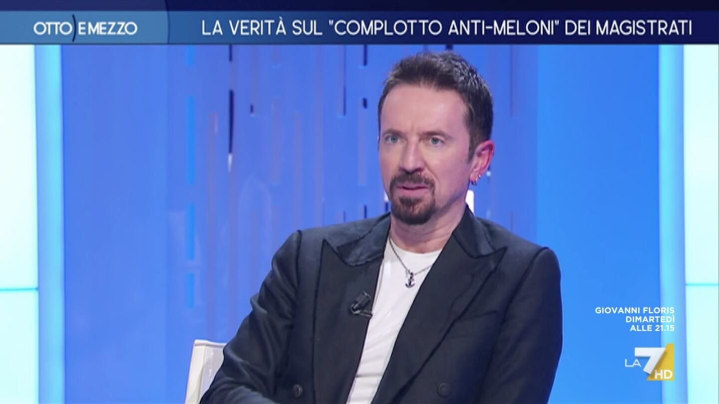 "Ho bloccato la Meloni". L'ultima pantomima di Scanzi