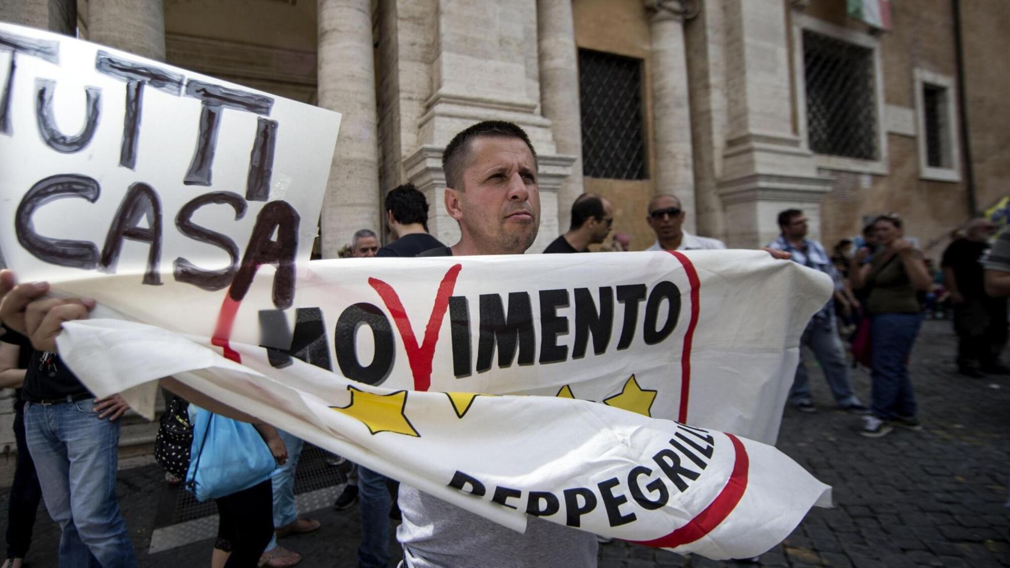 Unioni civili, insorge la base M5S: "Grillo traditore, non ti votiamo più"