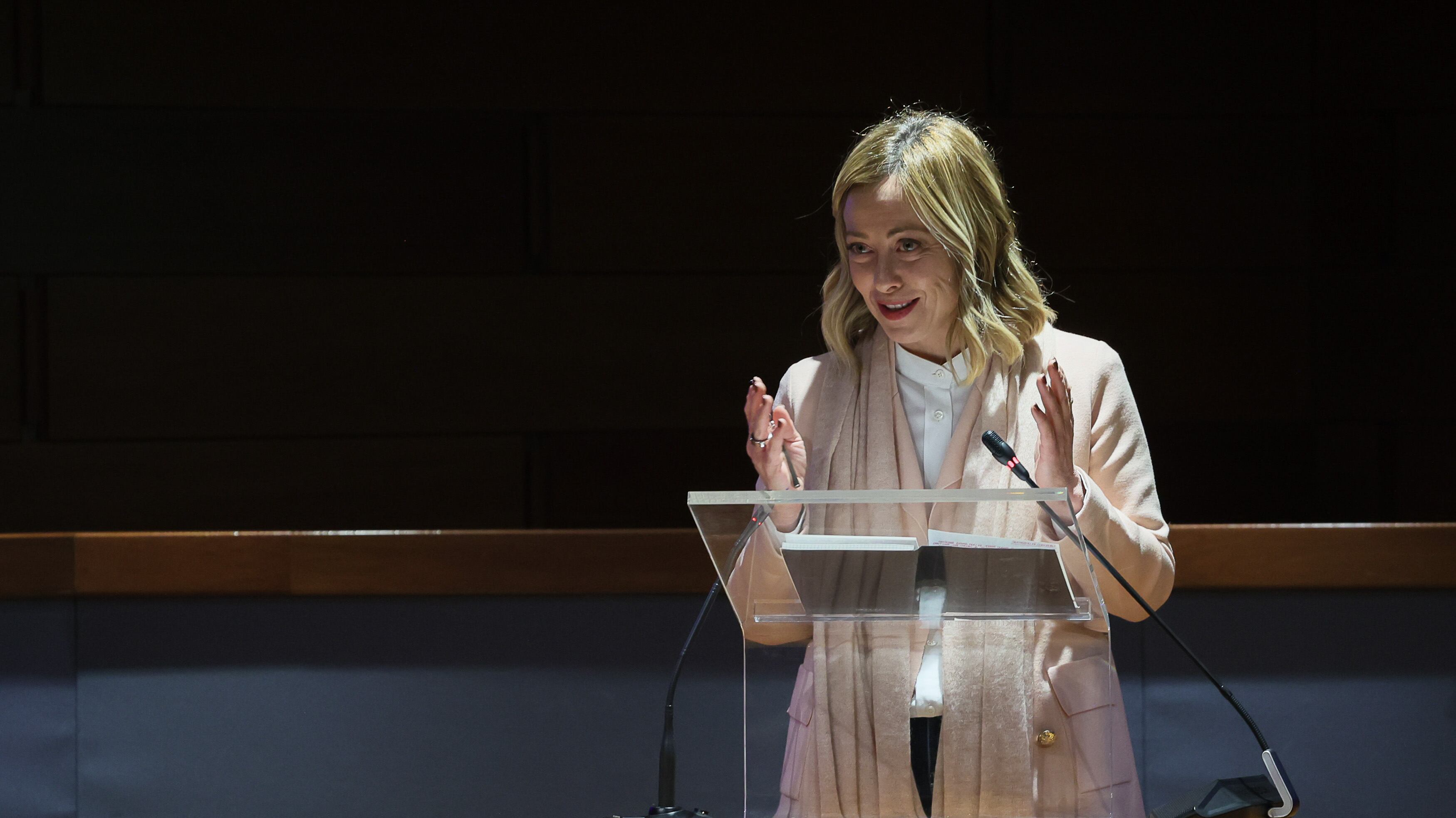 “La revisione del Pnrr possibile e doverosa”. Meloni esulta in conferenza stampa con Von Der Leyen