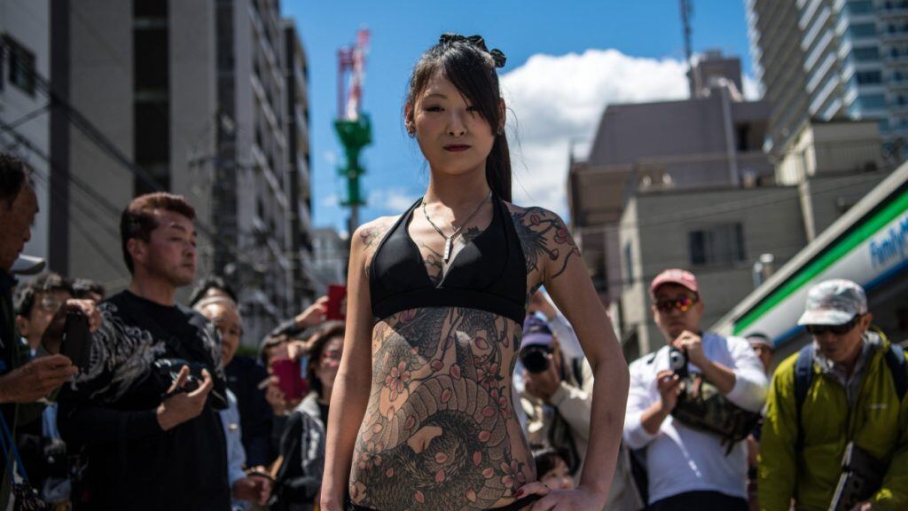 Quelle donne dai corpi tatuati che sfidavano religione e leggi