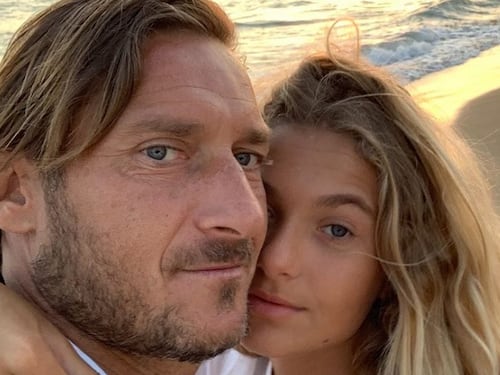 Scoperta (e chiusa) chat pedopornografica su Chanel Totti e Ilary Blasi