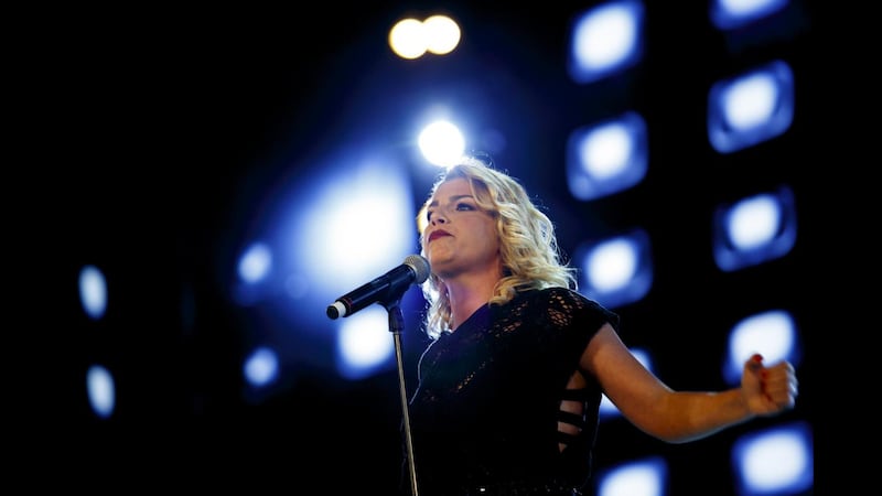 Emma Marrone sensibilizza i fan per il terremoto: foto 9