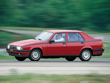 Alfa 75: guarda la gallery 3