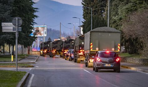 Per spostare le salme dal cimitero di Bergamo arriva l'esercito 10